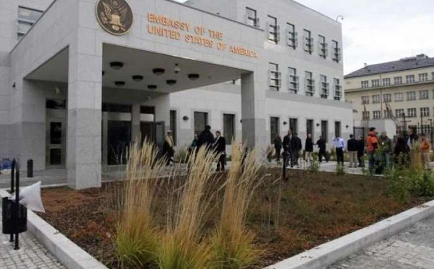 Ambasada SAD u BiH reagirala povodom napada Huse Ćesira na novinara