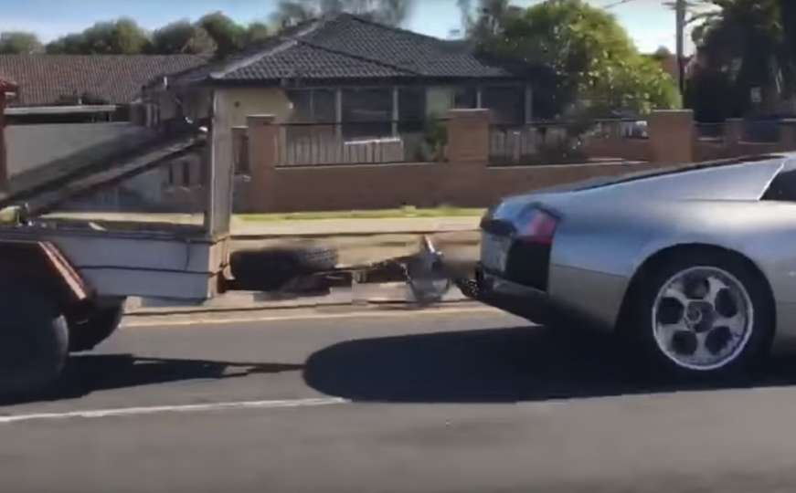 Nesvakidašnji prizor: Lamborghinijem vukao prikolicu s kozama