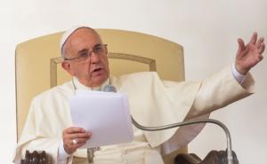 Papa pohvalio marokanske napore na promoviranju islama koji odbacuje ekstremizam