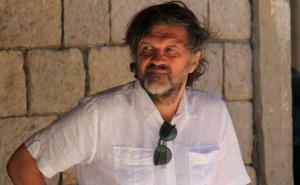 Oglasio se Kusturica: Evo šta se desilo na aerodromu u Rumuniji kada je uhvaćen