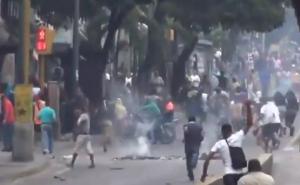 Počelo je: Pucnjava na ulicama Venecuele