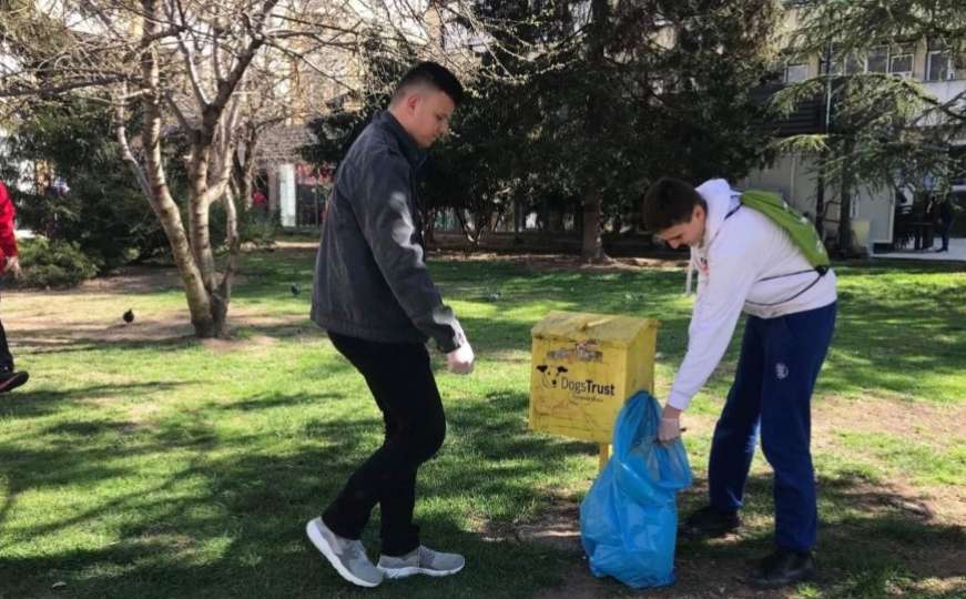 Sarajevski srednjoškolci raspust proveli čisteći centar grada