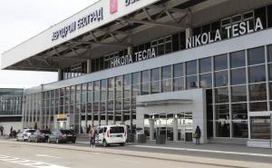Haos na aerodromu u Beogradu: Monitorom gađao radnicu