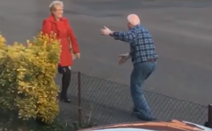 Neprocijenjiv trenutak: Ovaj penzioner svoju suprugu svaki dan dočekuje plešući