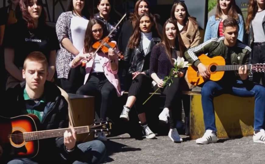 Sarajevu za 6. april: Učenici Gimnazije Obala napravili remake pjesme "Pismo prijatelju"