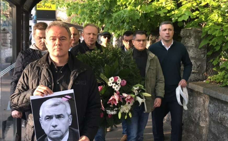 Beograđani opet na ulicama: Lideri opozicije položili vijenac ispred RTV Pink