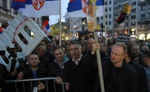 Neredi u Beogradu: Jajima na policiju, pretučen jer je viknuo "Živio Vučić"