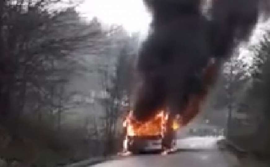 Zapalio se autobus kod Zavidovića 