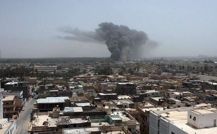 Sukobi u Tripoliju ne jenjavaju: Žestok napad na zračnu bazu, poginuli civili