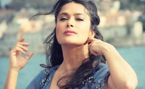 Salma Hayek pozirala u Rovinju: Cvjetna haljina i raspuštena kosa