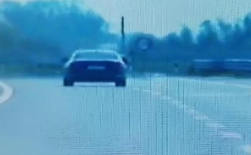 Policija objavila snimke jurnjave vozača, vozili više od 250 na sat