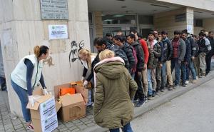 Tuzlaci primjer solidarnosti: Podijelili hranu, odjeću i obuću migrantima