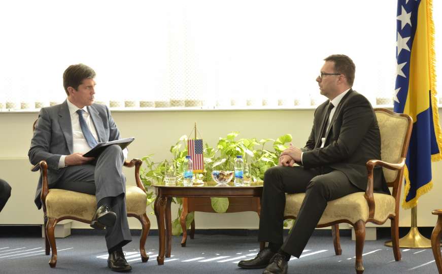 Ambasador SAD-a u BiH s federalnim ministrom energetike razgovarao o Bloku 7 i nafti
