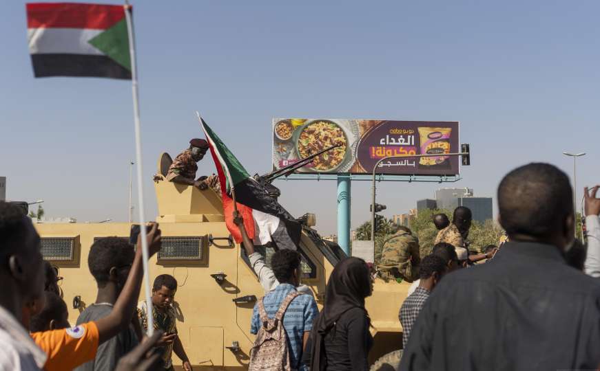 Vojni udar u Sudanu: Uhapšen predsjednik Al-Bashir