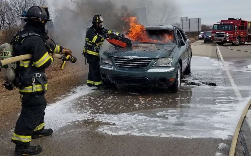 Nije izdržao ni pola sata: Kupila automobil i na prvoj vožnji se zapalio