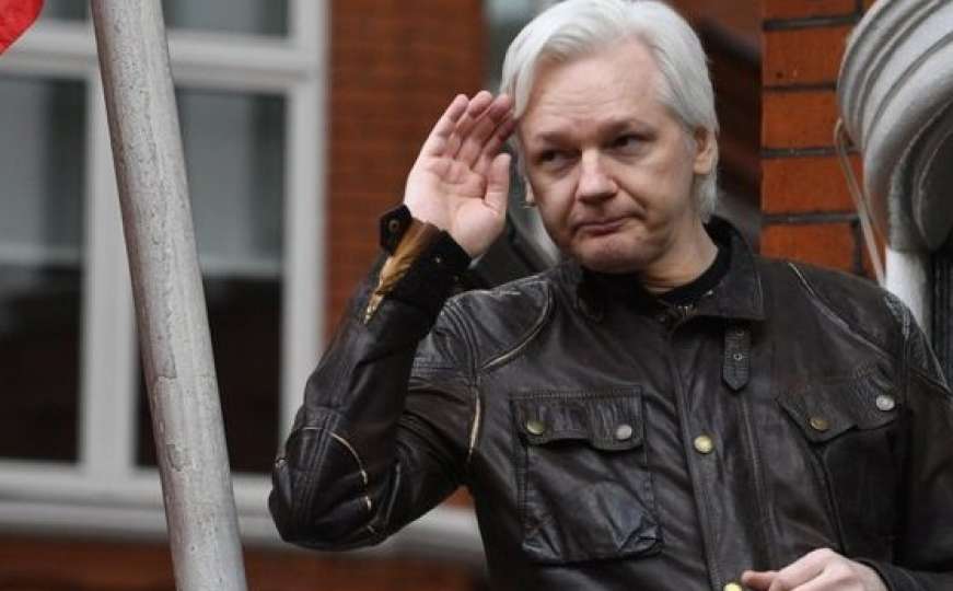 Pogledajte video hapšenja Juliana Assangea: To nije isti čovjek