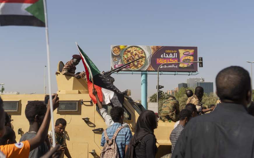 Vojska potvrdila preuzimanje vlasti, uhapšen predsjednik Sudana i ukinut Ustav 