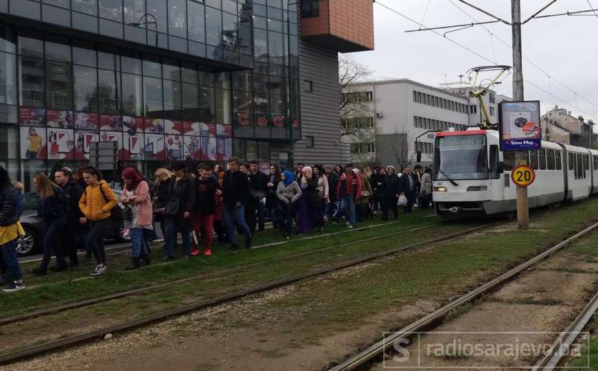 Sarajevo: Kratkotrajno bio prekinut tramvajski saobraćaj, putnici evakuisani