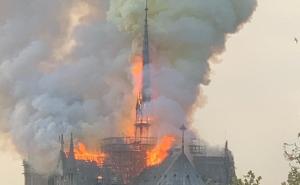 Drama u Parizu: Vatrogasci pokušavaju ugasiti požar na čuvenoj katedrali 