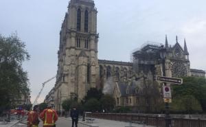 Požar na katedrali Notre Dame je ugašen, Macron obećao da će biti obnovljena