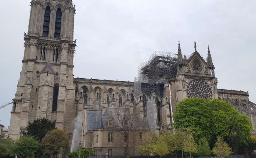 Pariz jutros: Neprospavana noć Parižanima, zvona ipak zazvonila sa Katedrale