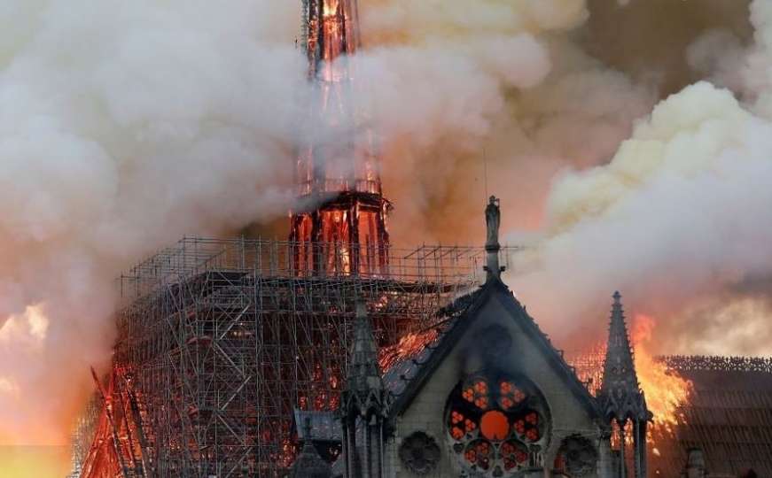 Strašne slike Notre Damea: Kako danas izgleda krov koji je gorio satima 