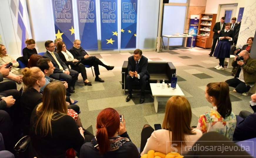 Predsjednik Slovenije Borut Pahor u Sarajevu razgovarao s mladima