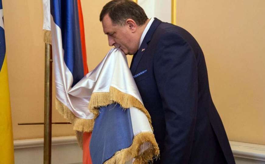 Zastava RS-a pet mjeseci stoji ispred kabineta Milorada Dodika u Predsjedništvu BiH