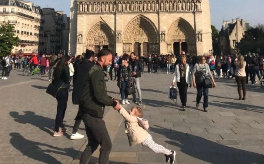 Nađeni otac i kćerka sa fotografije ispred Notre Damea