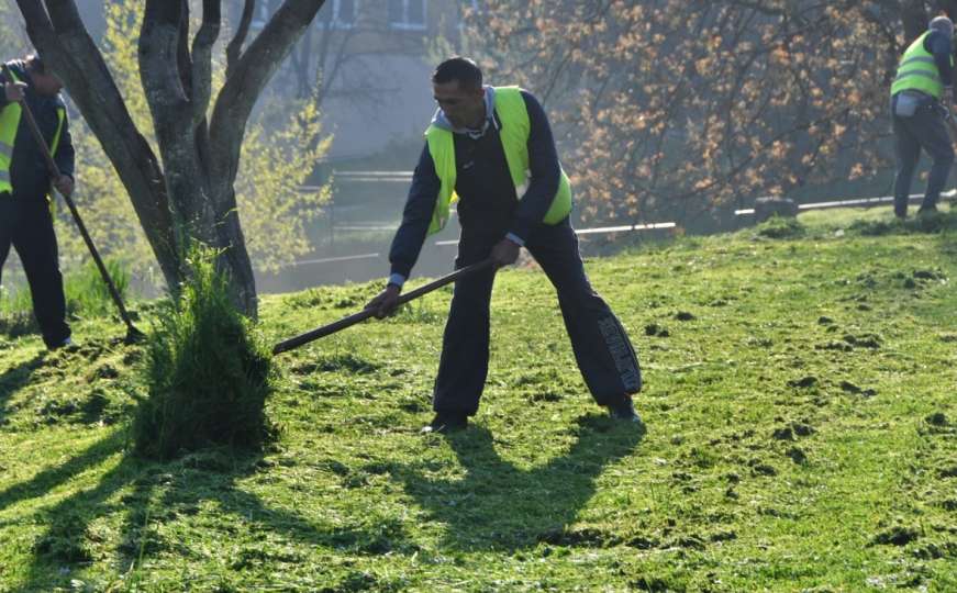 Počela akcija čišćenja Sarajeva: Radnicima se pridružili i građani 