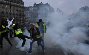 Haos na ulicama Pariza: Požari, suzavci, uhapšeno 126 osoba