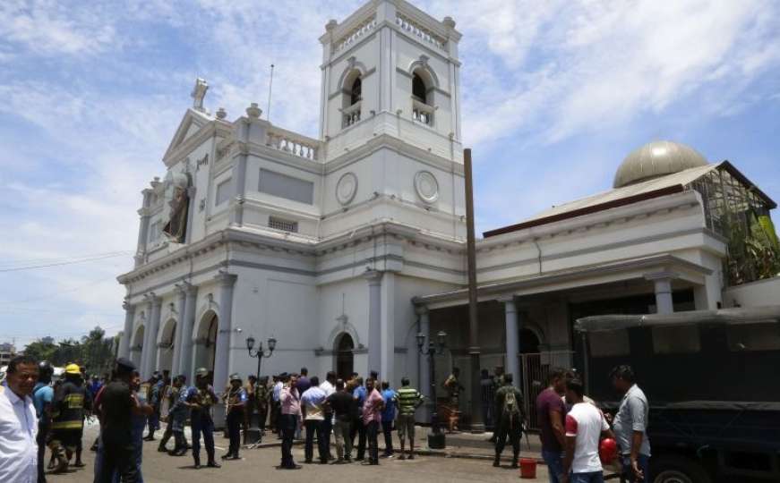 Objavljen video u kojem se vidi kako je eksplodirao kombi u Šri Lanki