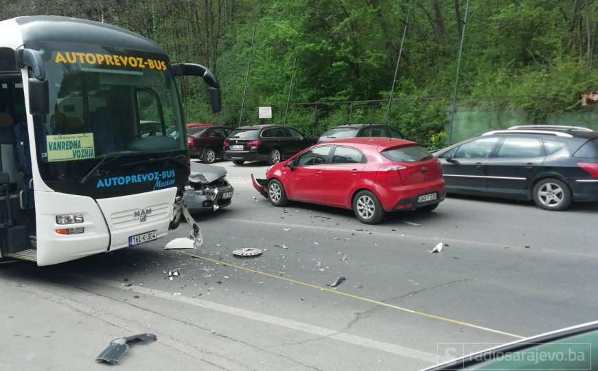Teška saobraćajna nezgoda u Sarajevu, ima povrijeđenih 