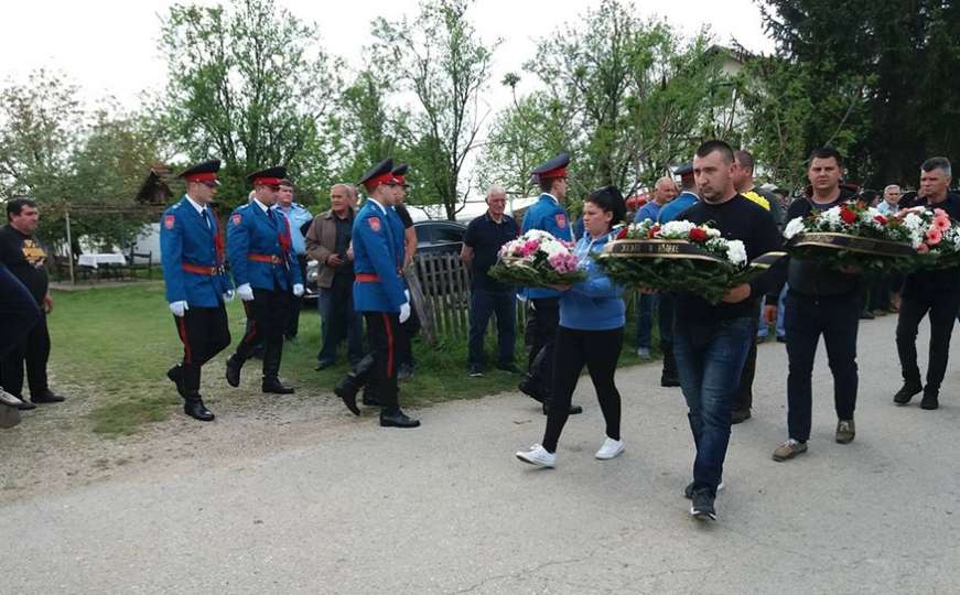 Hrabri policajac Slađenko Tubin sahranjen uz počasnu paljbu