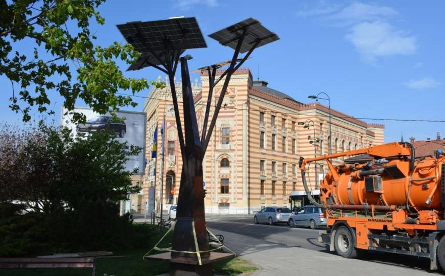 Postavljeno prvo solarno drvo u Starom Gradu