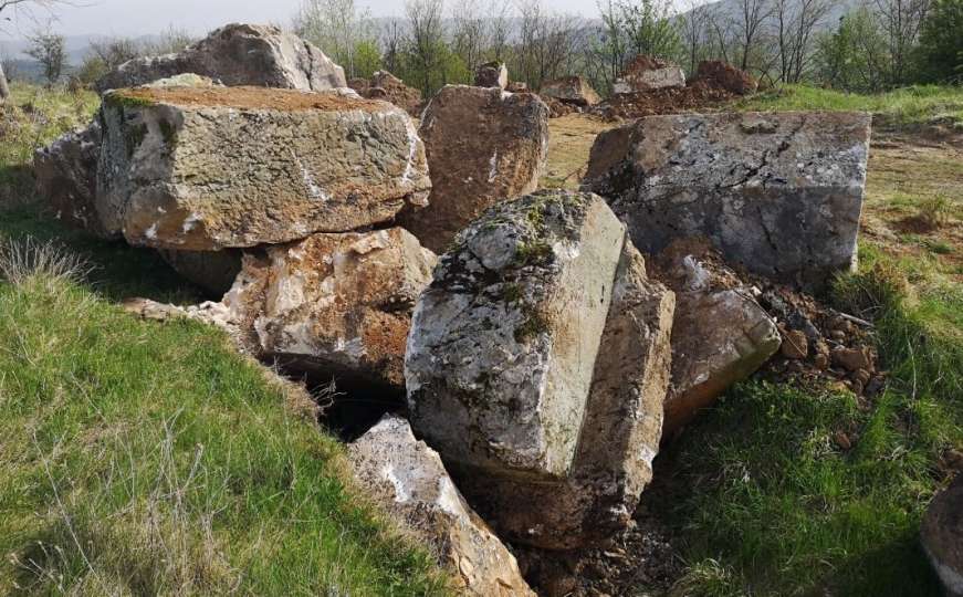 Istočno Sarajevo: Barbari uništili nekropolu stećaka