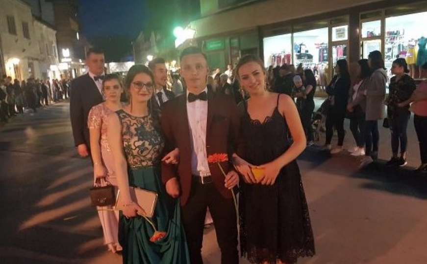 Mladost i ljepota defilirali glavnom ulicom u Travniku