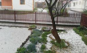 Led veličine lješnjaka padao u okolici Banje Luke, ispaljene i 23 rakete 