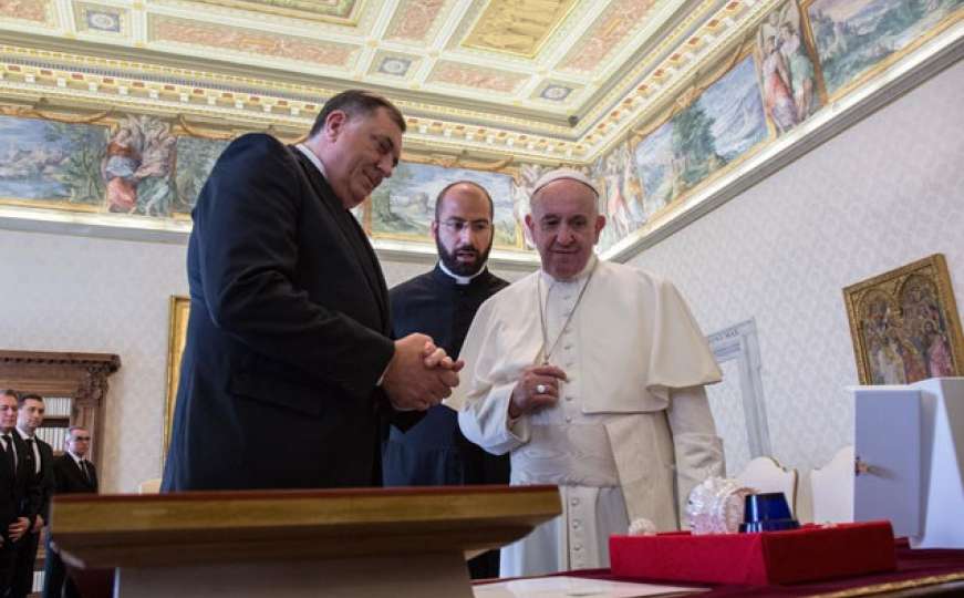 Puhalo: Dodik u Vatikanu bez zastave RS-a 