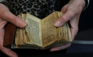 Za portret Sulejmana Veličanstvenog pola miliona, minijaturni Kur'an 100.000 dolara