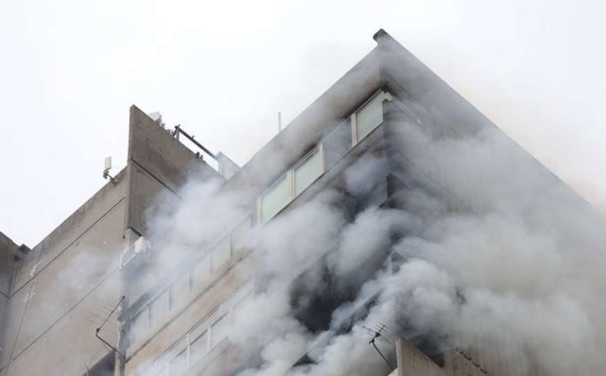 Požar u centru Beograda, gore tri sprata nebodera 