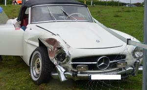 Šokantne slike za ljubitelje oldtimera: Sudarili se Facel Vega FV2B i Mercedes 190 SL