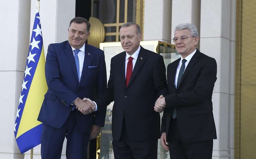 Dodik i Džaferović stigli kod Erdogana, Dodik počasnoj gardi: Merhaba, asker!