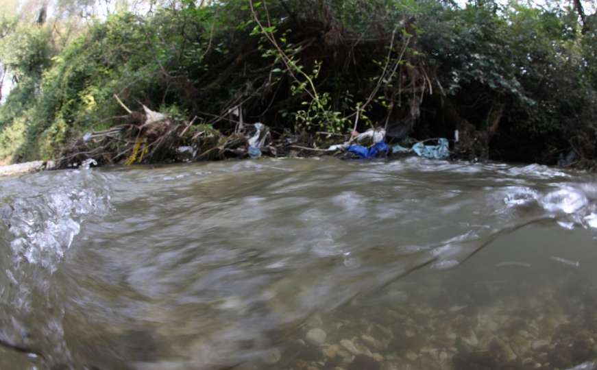 USA Today: Bosanske rijeke začepljene smećem, rješenja ni na vidiku