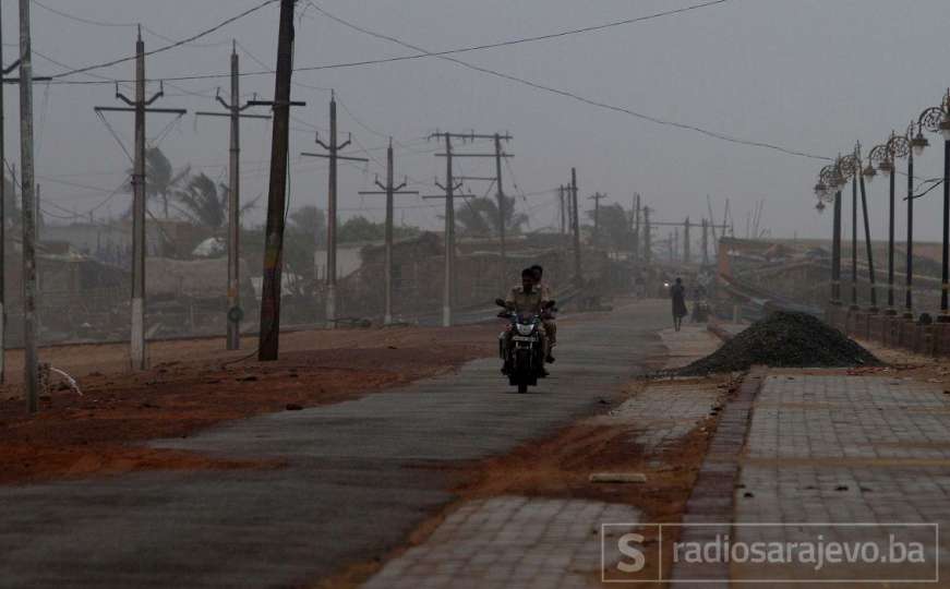 Indiju pogodila najjača oluja u posljednjih 20 godina