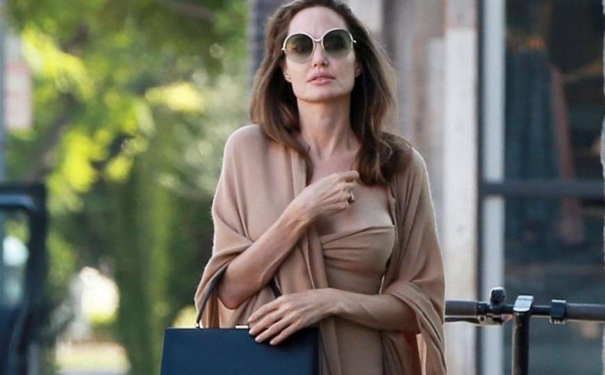 Angelina Jolie otkrila šta od kozmetike uvijek nosi u torbi