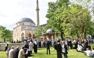 Vjernici pristižu u Foču: Salavati i molitva već se čuju iz harema