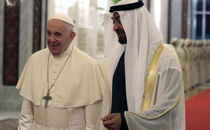"Previše voli muslimane i homoseksualce": Brojni svećenici protiv pape Franje