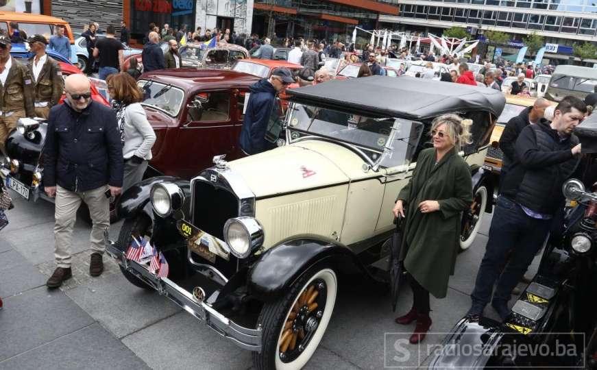 Održana smotra oldtimera u Sarajevu: Građani izabrali najljepši automobil