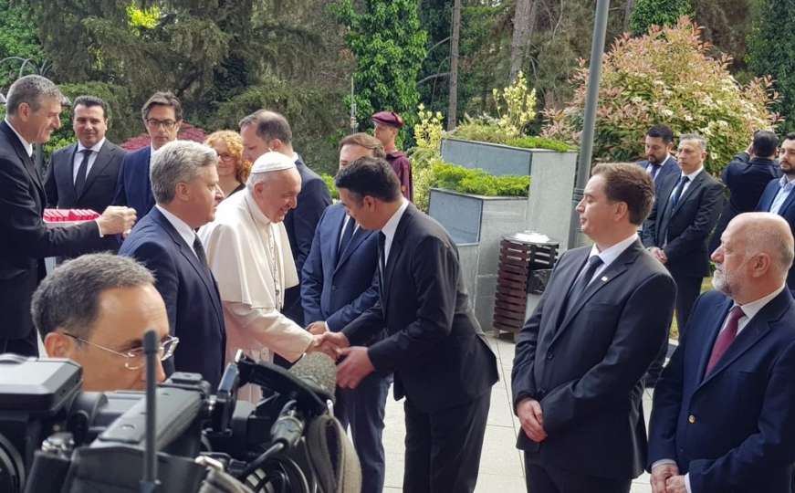Papa Franjo stigao u posjet Sjevernoj Makedoniji 